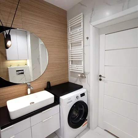 Alfahome Neopolis B アパート ウッチ